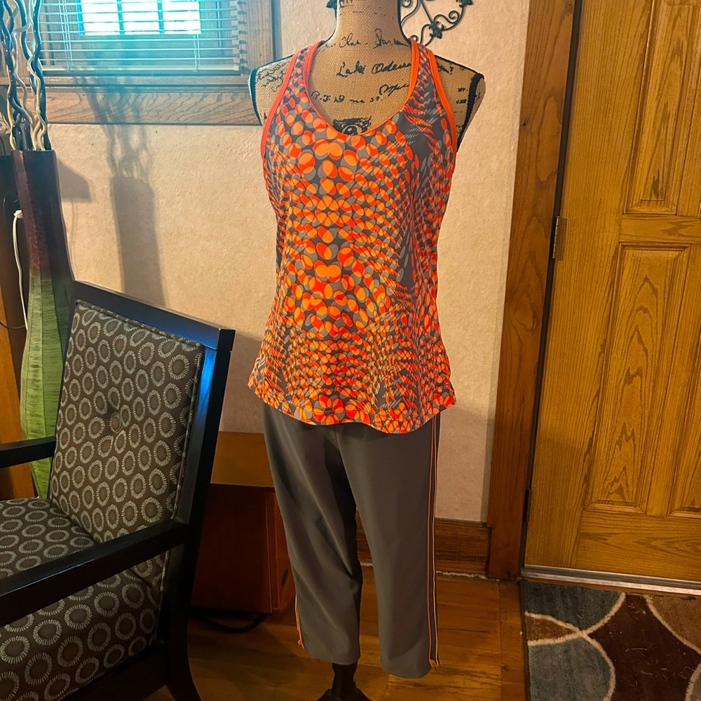 Xersion Performancewear workout top and cropped leggings.  Orange/Gray. Size L.